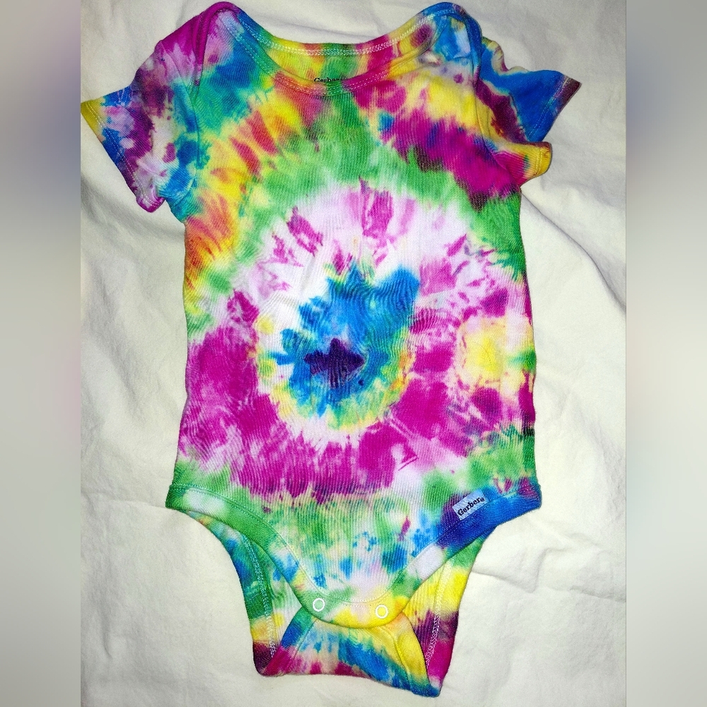 Gerber Handmade New Tye Dye Bulleye Onesie 18 Months